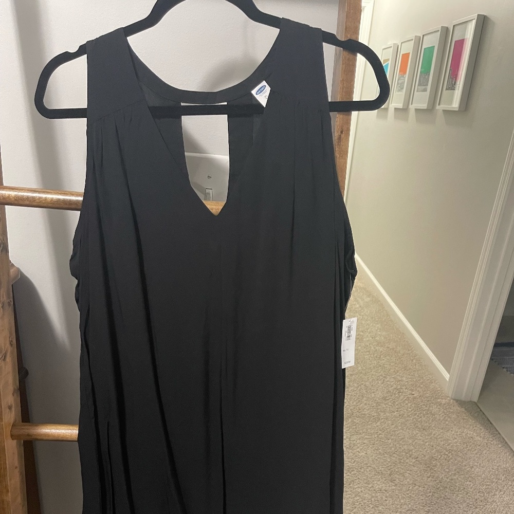 NWT Old Navy black sleeveless dress with rounded hem, keyhole neckline